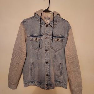 Denim Hybrid Hooded Trucker Jacket with Long Sleeves and Chest Pockets